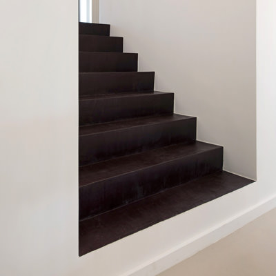 Stairs with decorative concrete